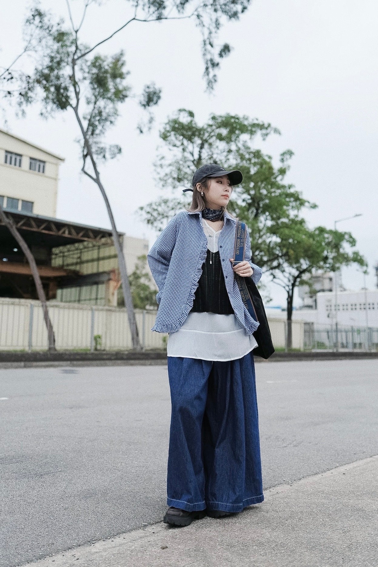 MZ968 V-NECK KNIT VEST WITH CONCHO BELT
