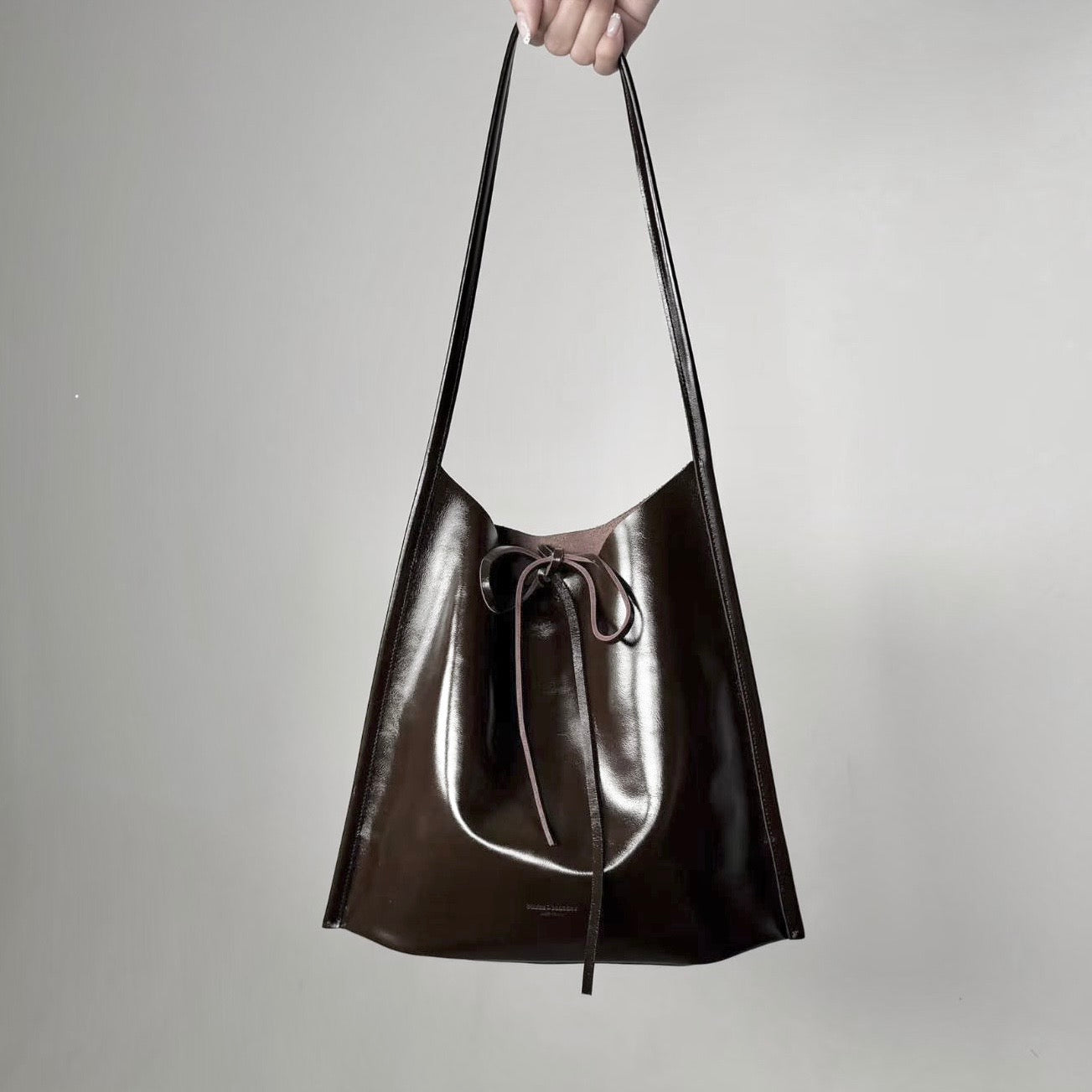 MB016 HANDMADE LEATHER FLAT SHOULDER BAG (單肩款）