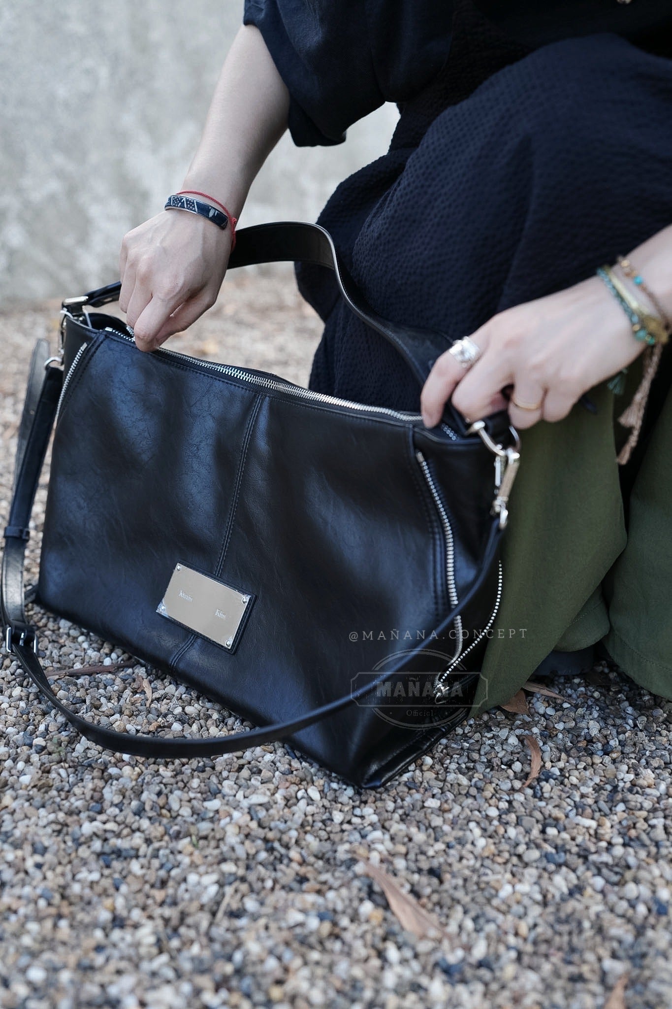 ❗️斷貨王❗️MATIN KIM SIDE ZIPPER SHOULDER BAG - BLACK/GREY/DK BROWN