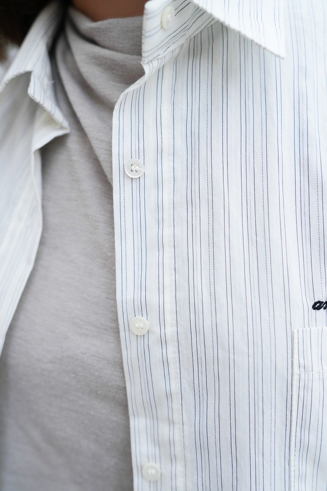 MZ883 EMBROIDERED STRIPED SHIRT