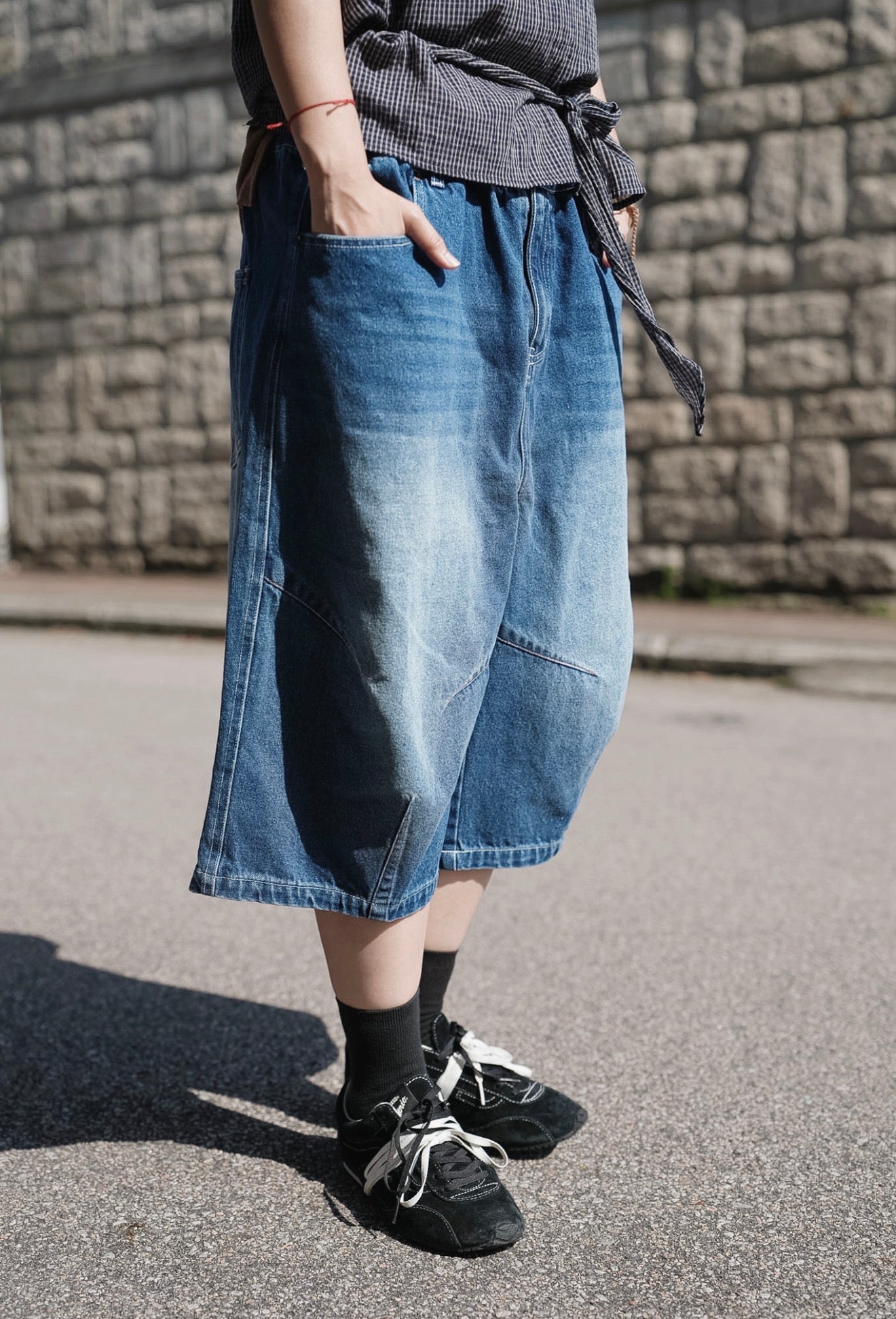 CB128 3D-CUT WASHED DENIM SHORTS
