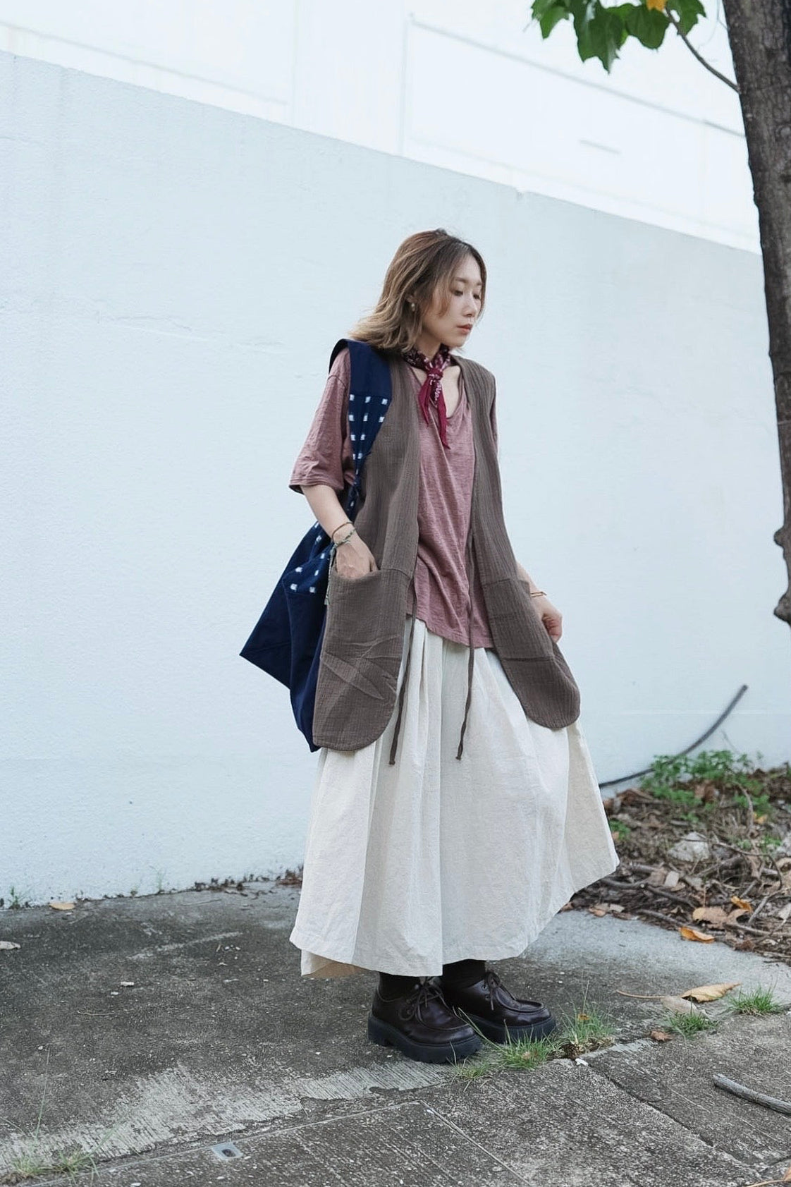 CA672 COLLARLESS CREPE VEST