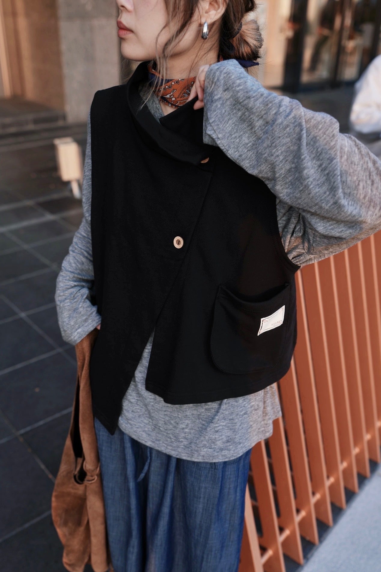 MZ955 BOTTLE NECK ASYMMETRIC VEST