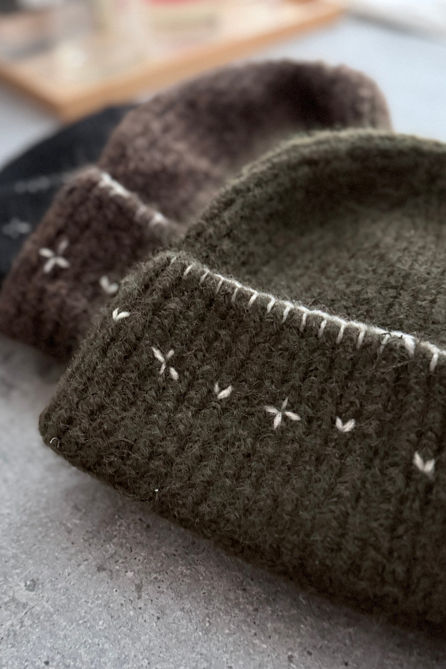 MZ887 EMBROIDERED KNIT BEANIE