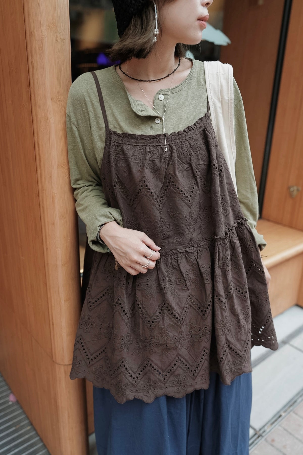 CB146 EMBROIDERED LACE TOP