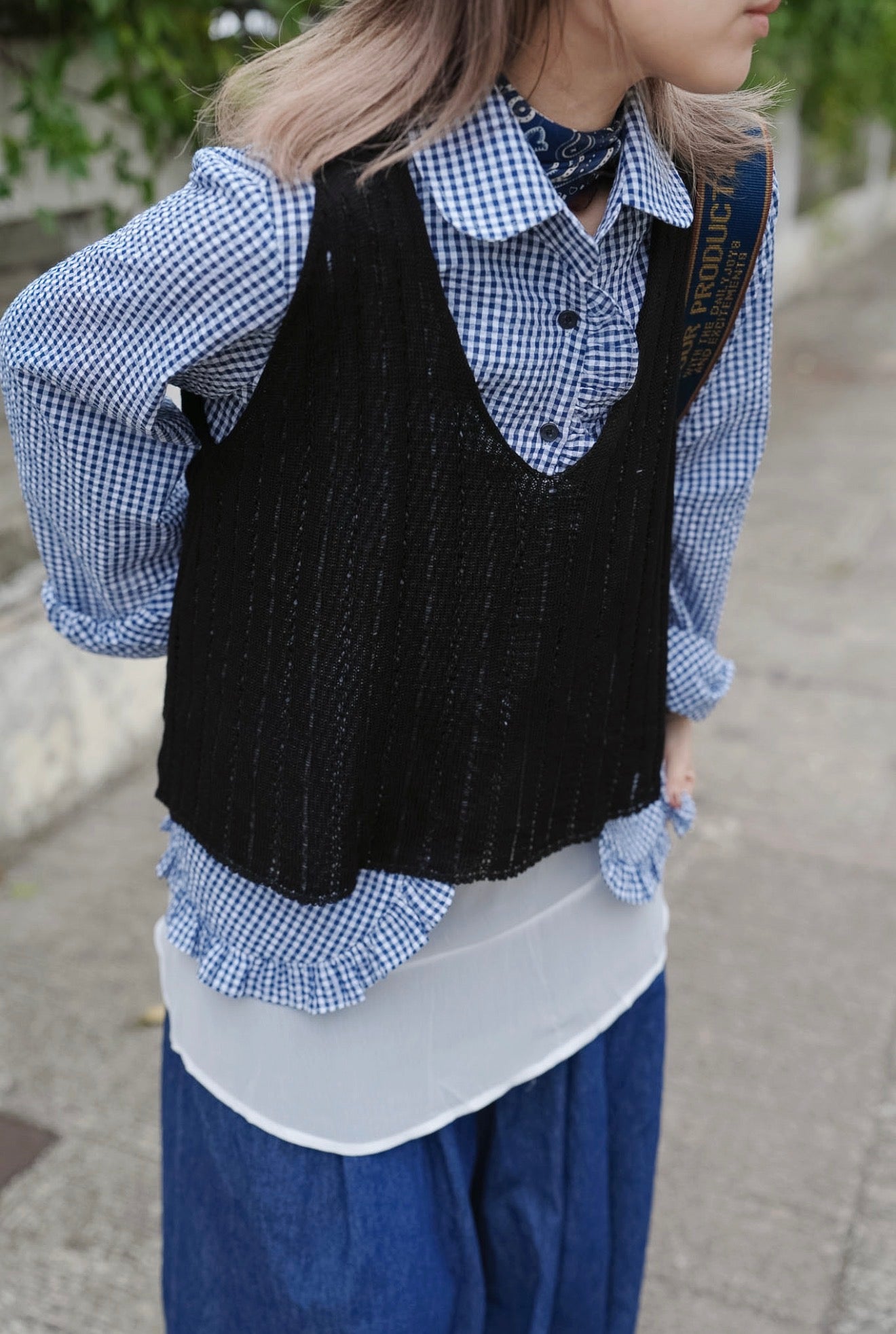 MZ968 V-NECK KNIT VEST WITH CONCHO BELT