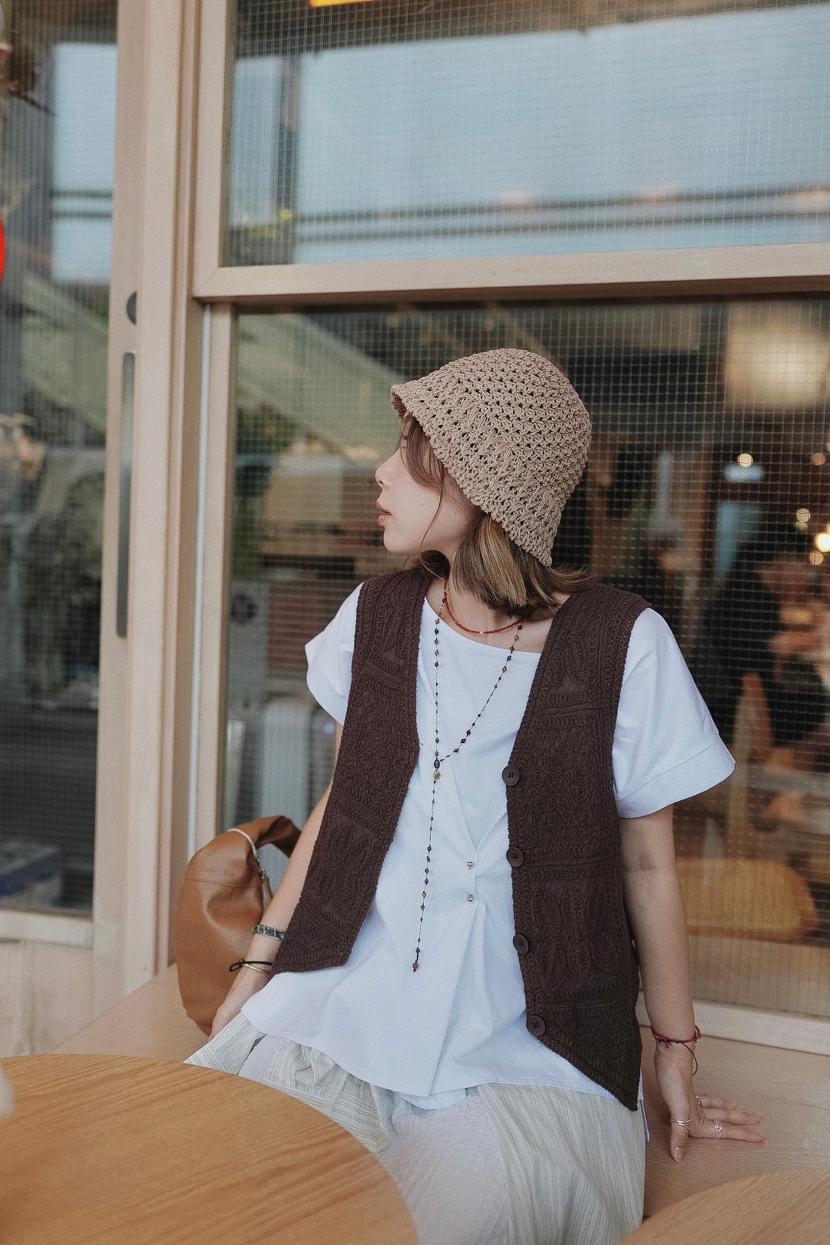 NA486 V-NECK LACE VEST TOP