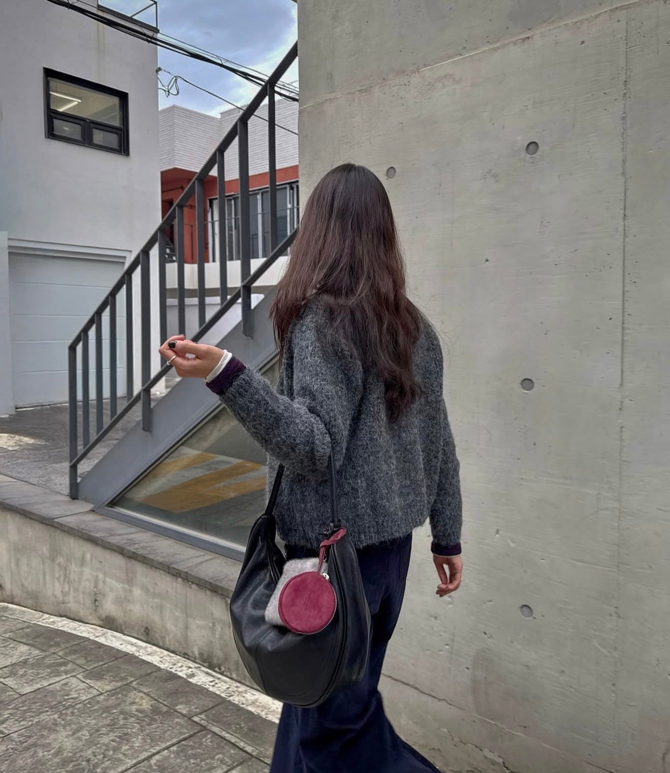 MZ943 ITALIAN LEATHER HANDMADE CURVE SHOULDER BAG