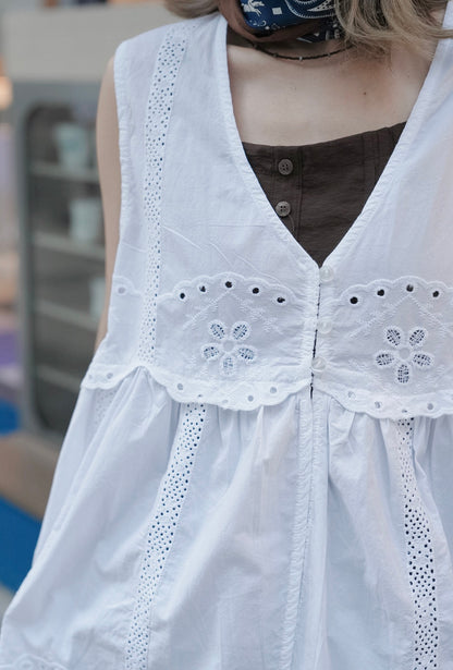 CA921 EMBROIDERED LACE VEST