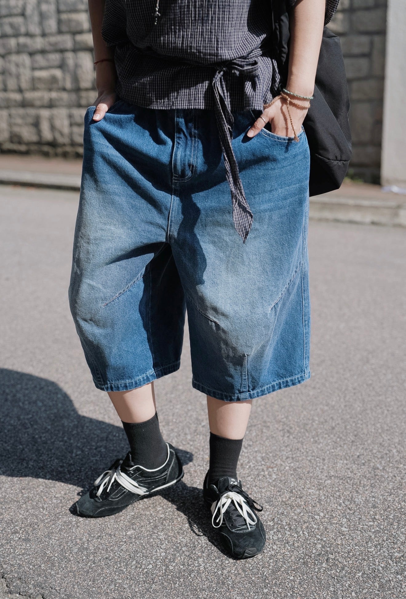 CB128 3D-CUT WASHED DENIM SHORTS