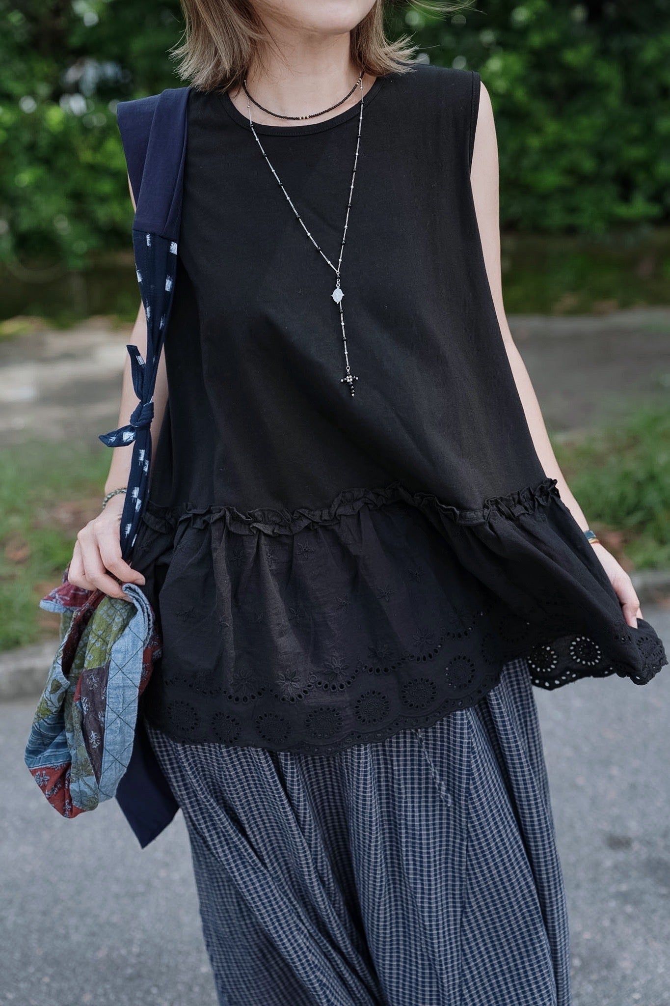 CB111 EMBROIDERY SLEEVELESS TOP