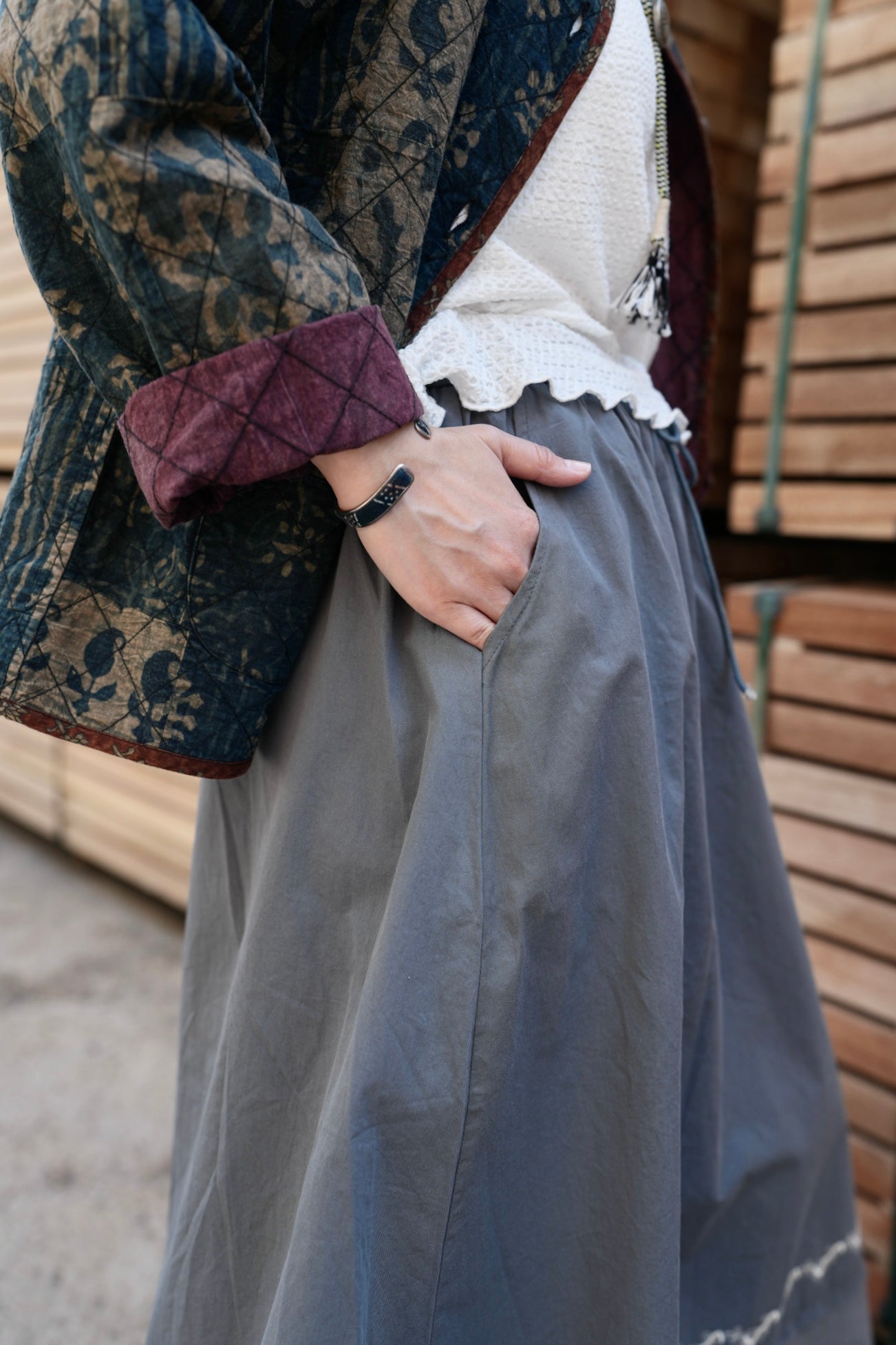 MZ701 EMBROIDERED BORDER LAYER SKIRT