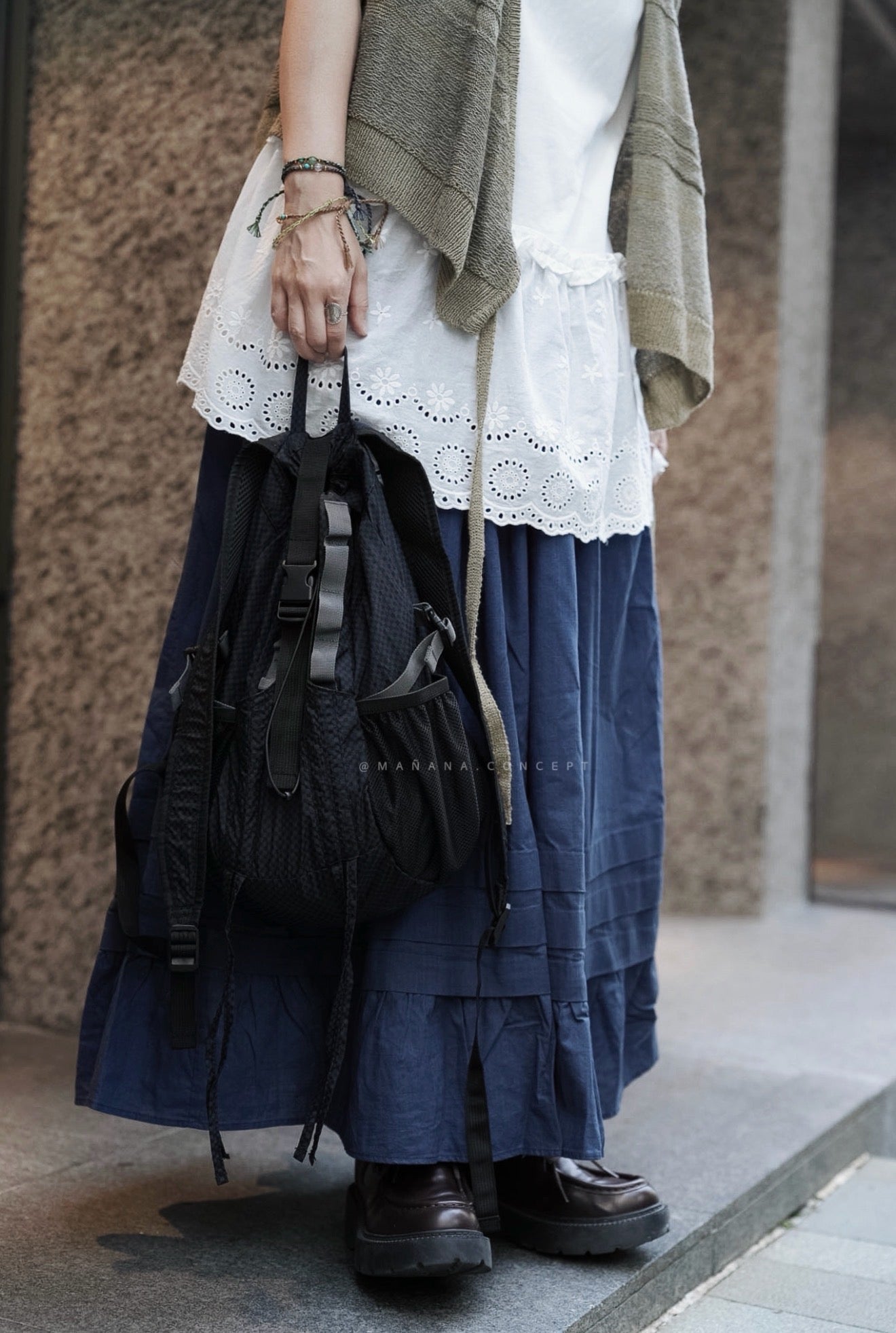 CB111 EMBROIDERY SLEEVELESS TOP
