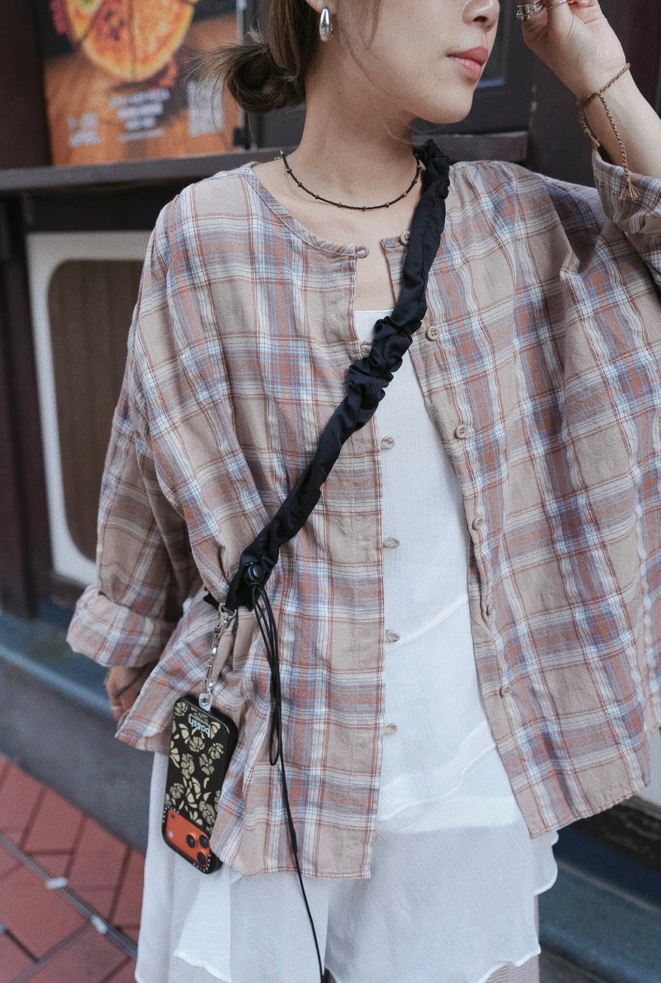 NA472 FRILL SMARTPHONE SHOULDER STRAP