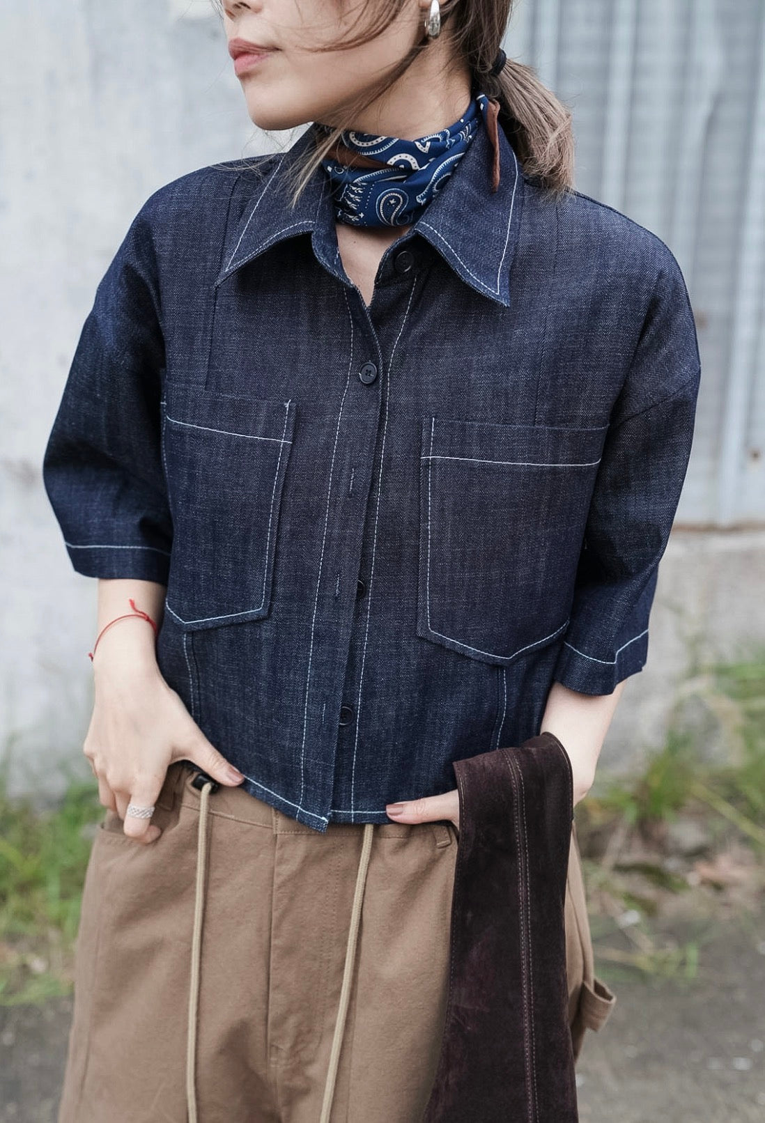 MZ974 DENIM POCKET CROPPED SHIRT