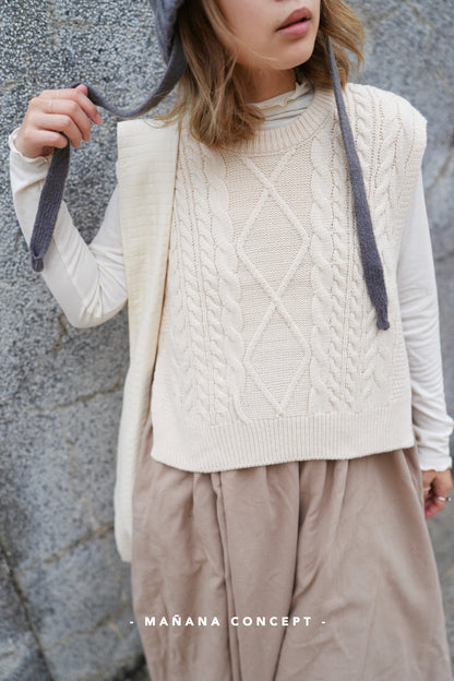 MZ593 CABLE-KNIT VEST TOP