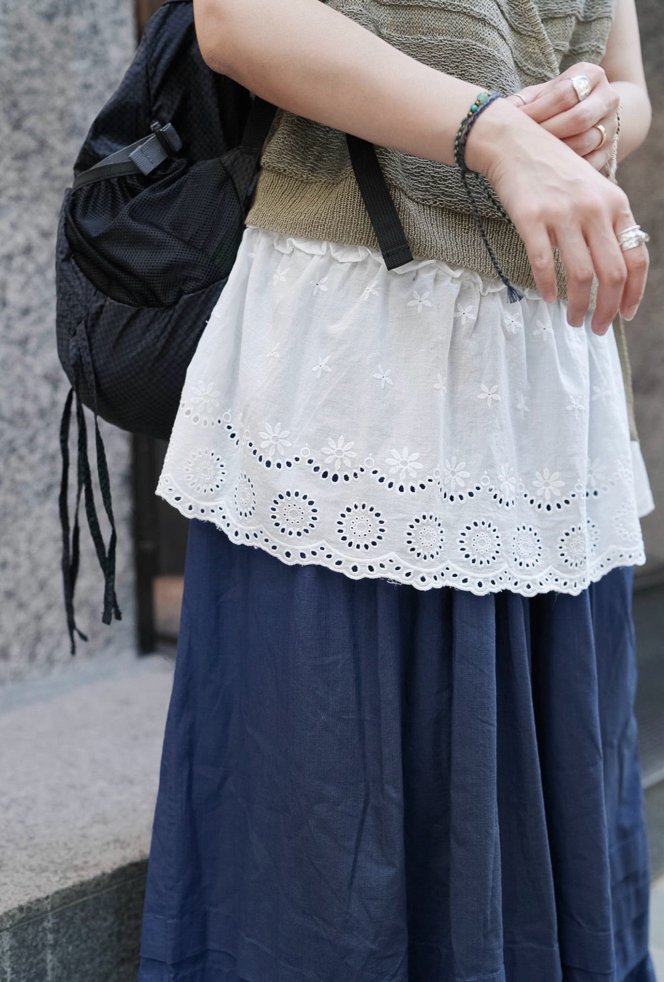 CB111 EMBROIDERY SLEEVELESS TOP