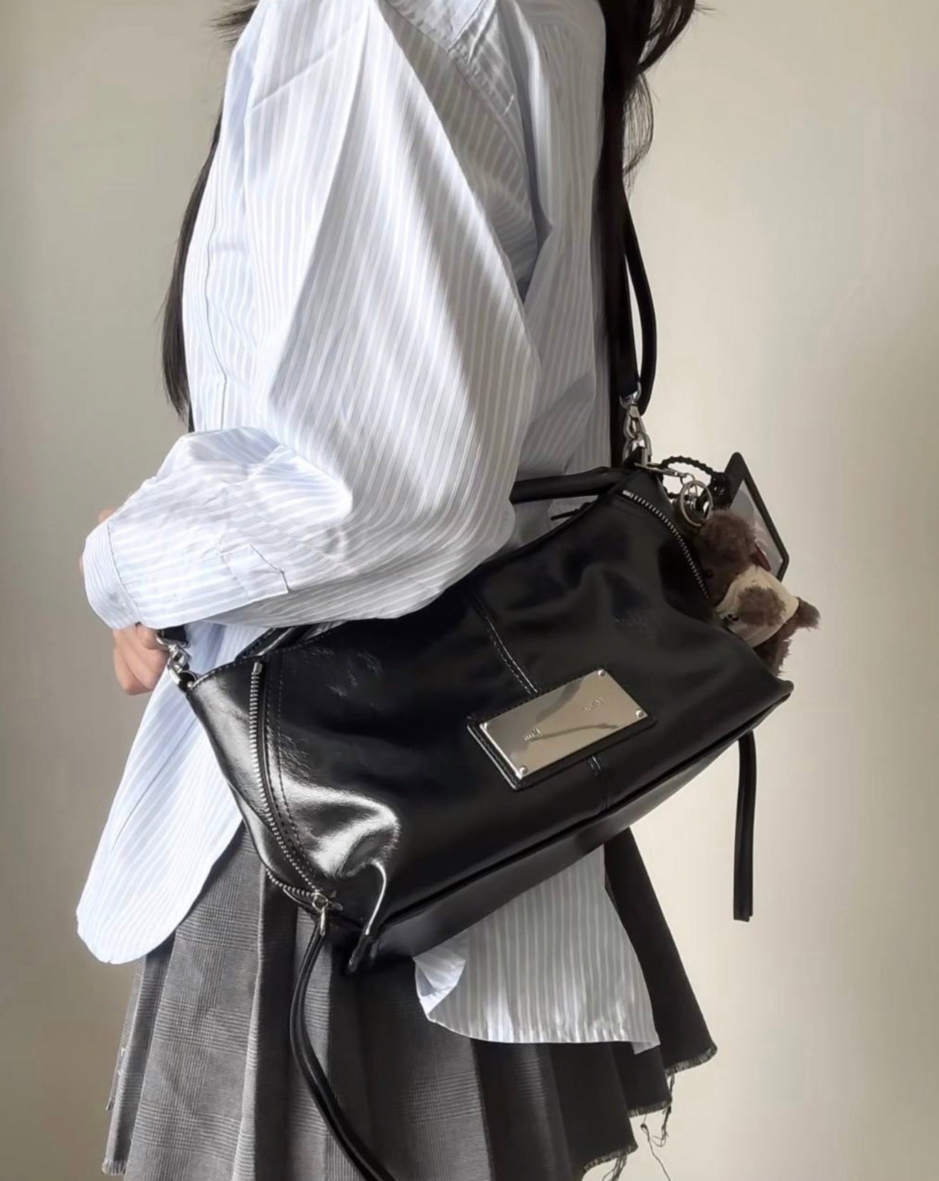 ❗️斷貨王❗️MATIN KIM SIDE ZIPPER SHOULDER BAG - BLACK/GREY/DK BROWN