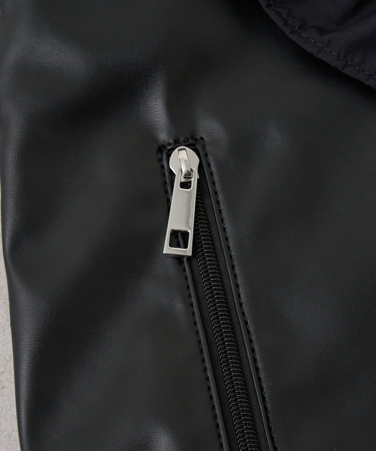 TYNNE. FRILL TRIANGLE BAG