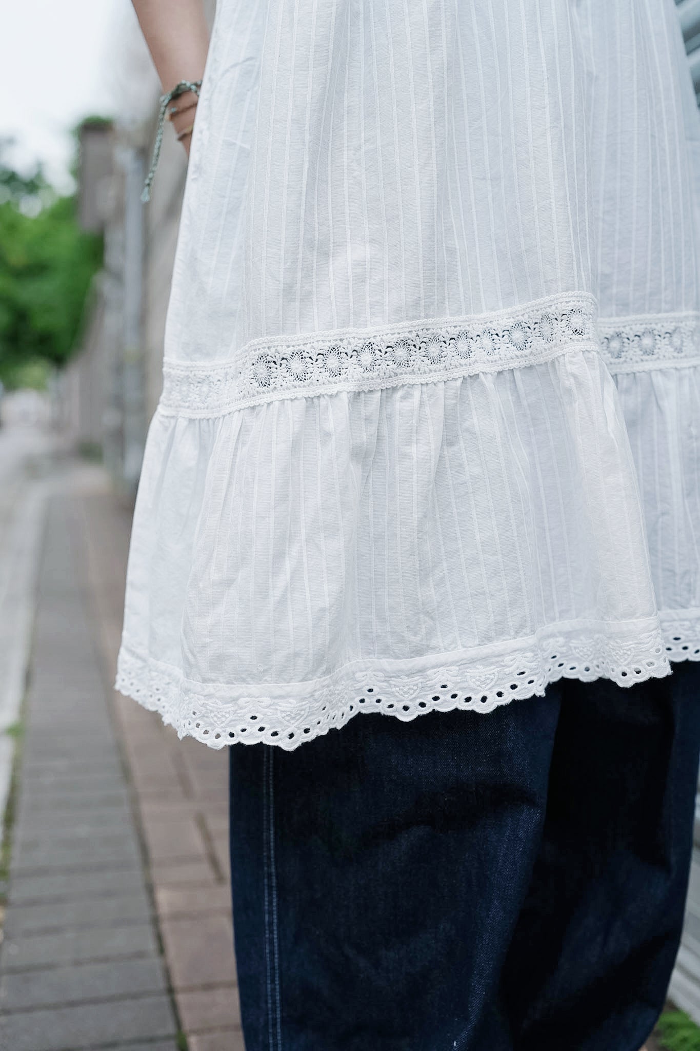 CB137 PLEATED LACE DEESS