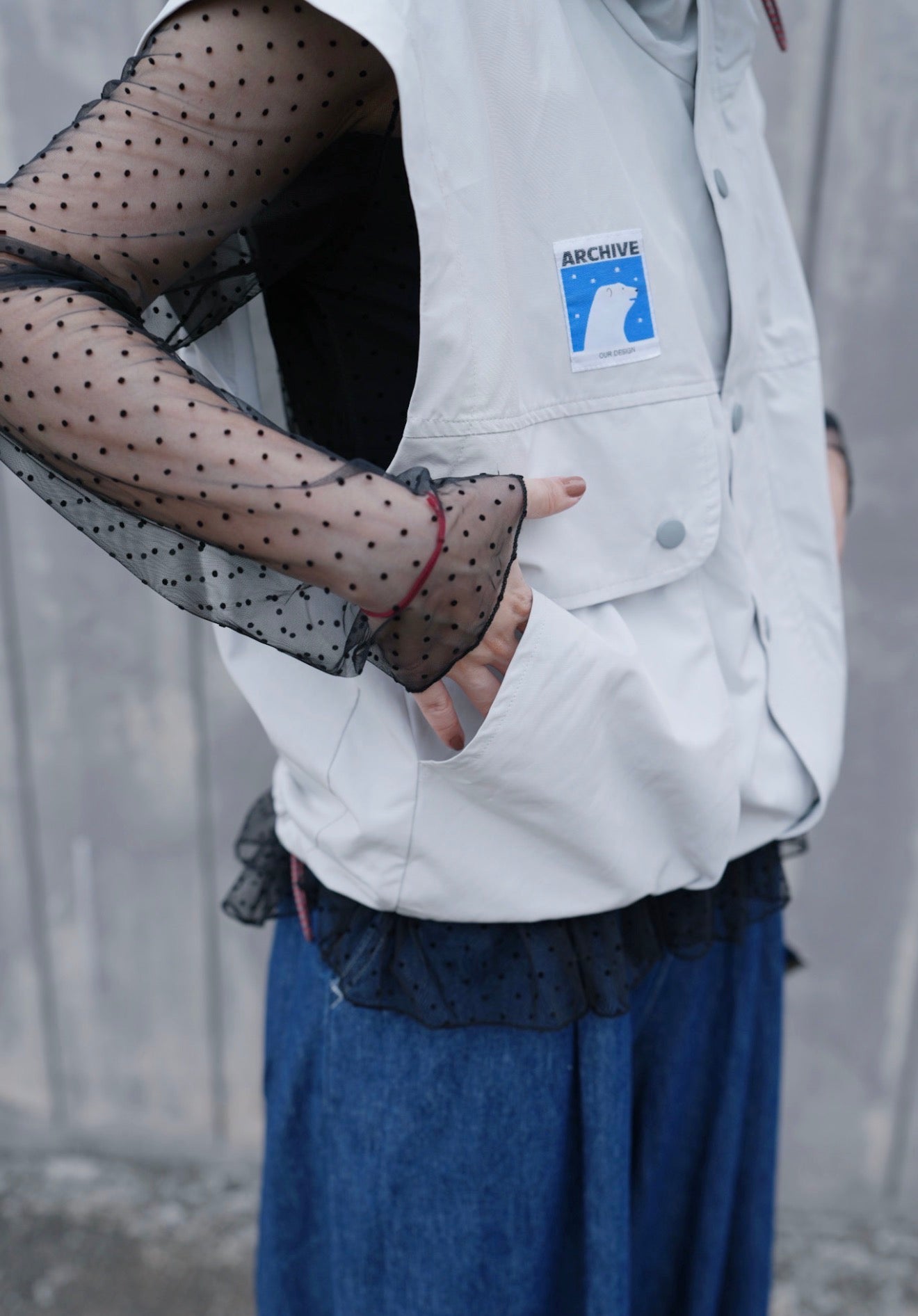 MZ978 MESH DOT RUFFLE TOP