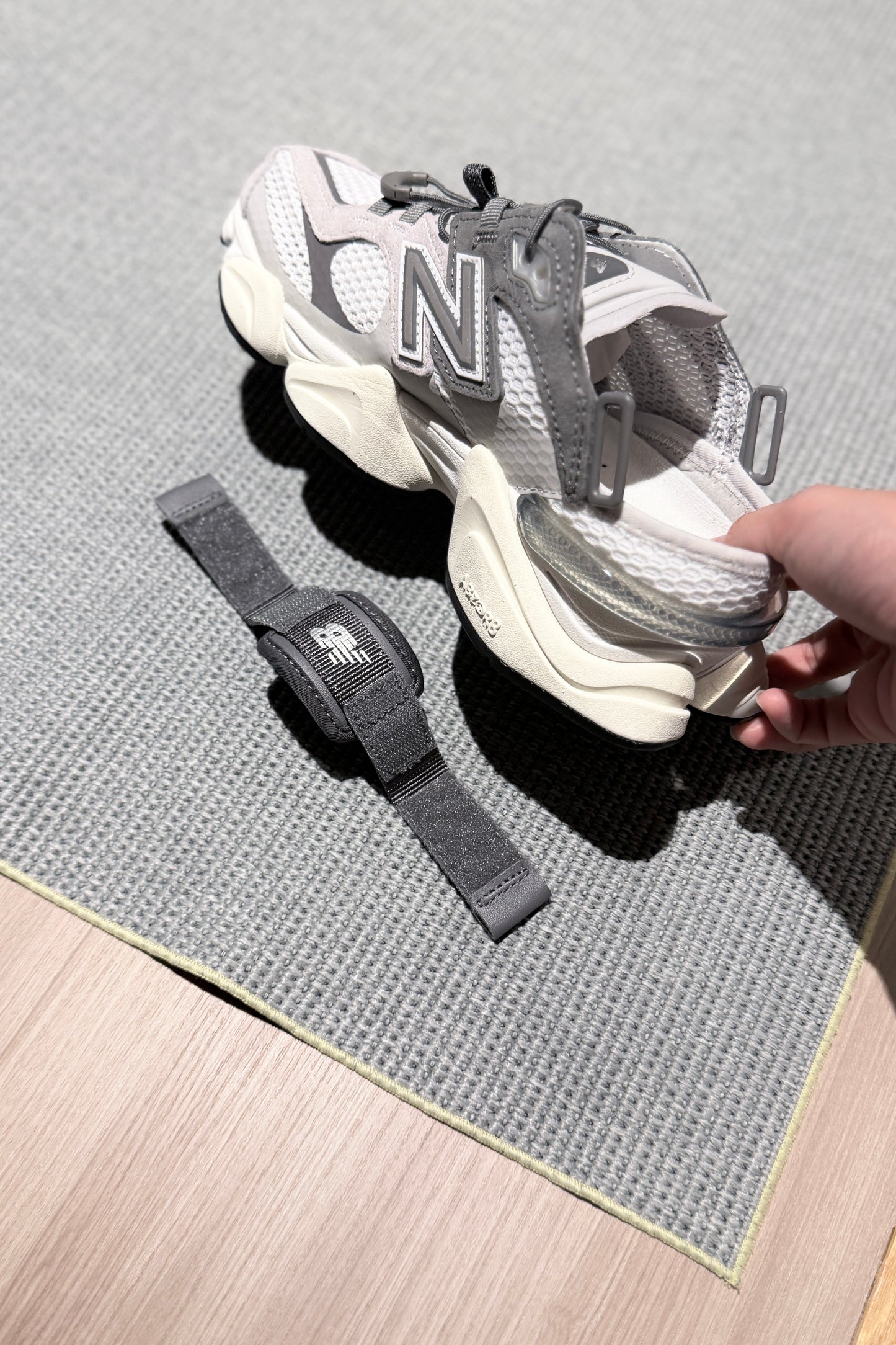 NEW BALANCE U9060 (限定款) - 灰白/銀黑