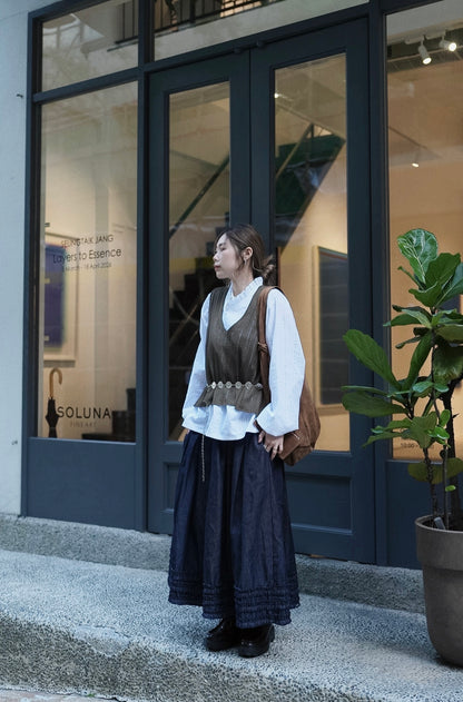 MZ968 V-NECK KNIT VEST WITH CONCHO BELT