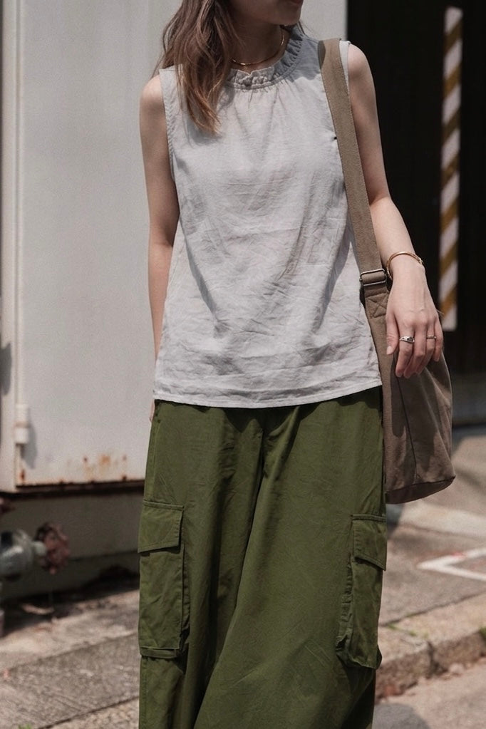 CB116 RUFFLE SLEEVELESS TOP