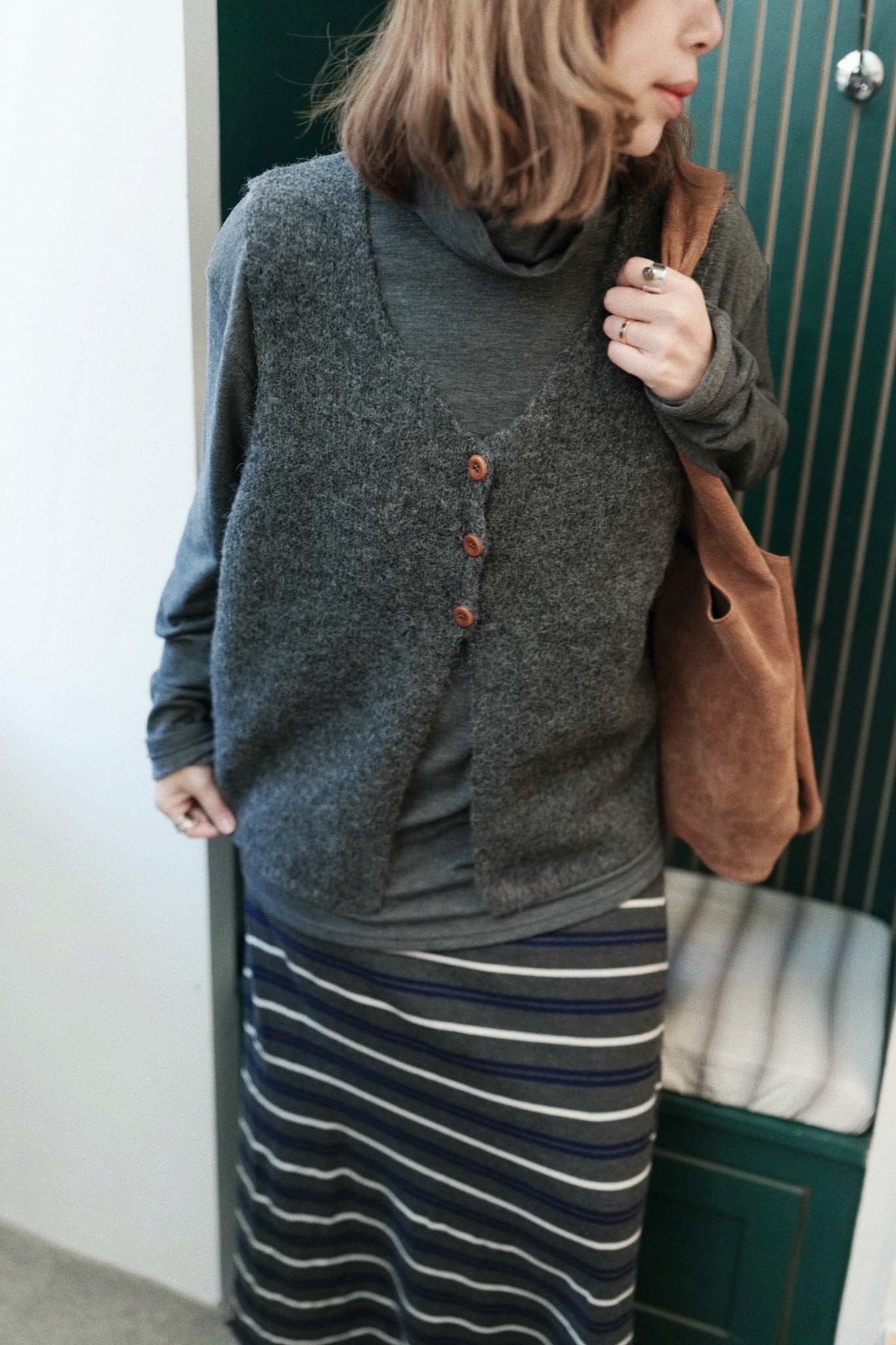 MZ919 WOOL SPLIT VEST TOP