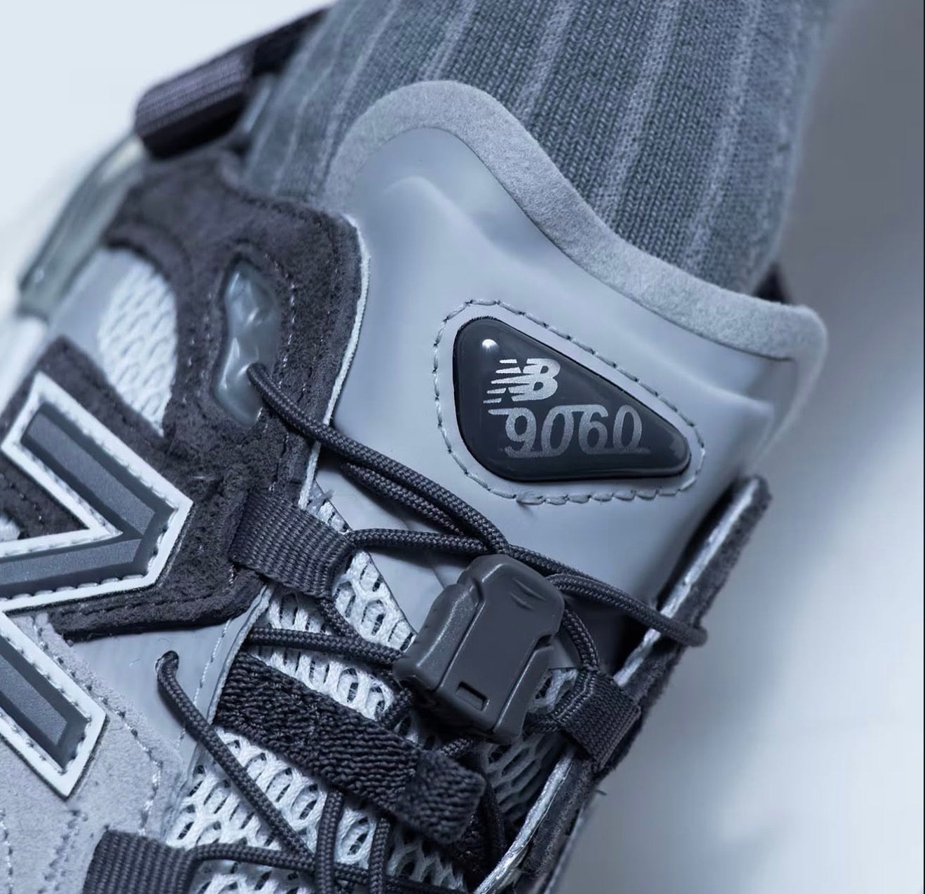 NEW BALANCE U9060 (限定款) - 灰白/銀黑