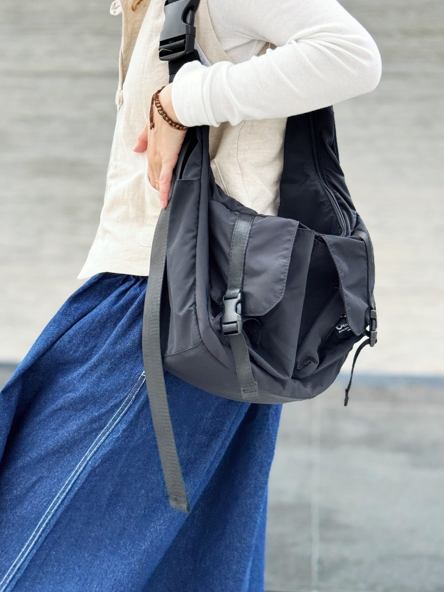 NA-375 Multi-Pocket Crossbag