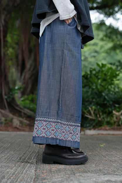 NA458 EMBROIDERED DENIM PANTS