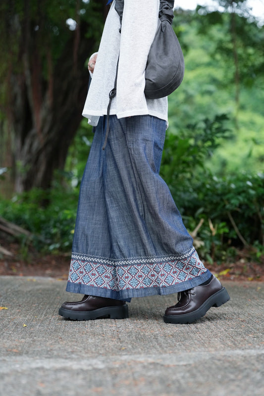 NA458 EMBROIDERED DENIM PANTS