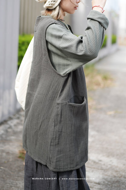 CA672 COLLARLESS CREPE VEST
