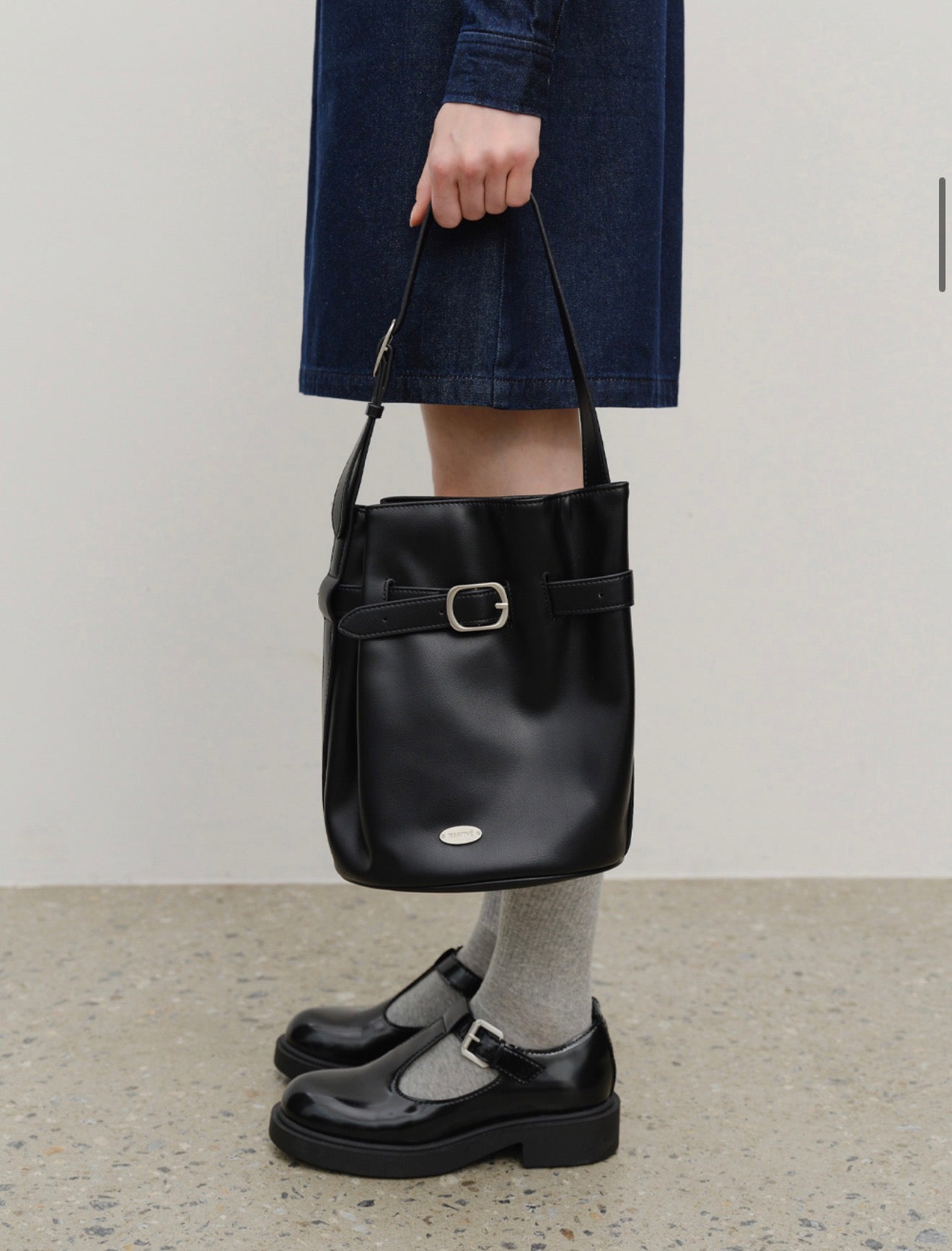 MARITHÉ + FRANҪOIS GIRBAUD - BUCKLE STRAP BUCKET BAG