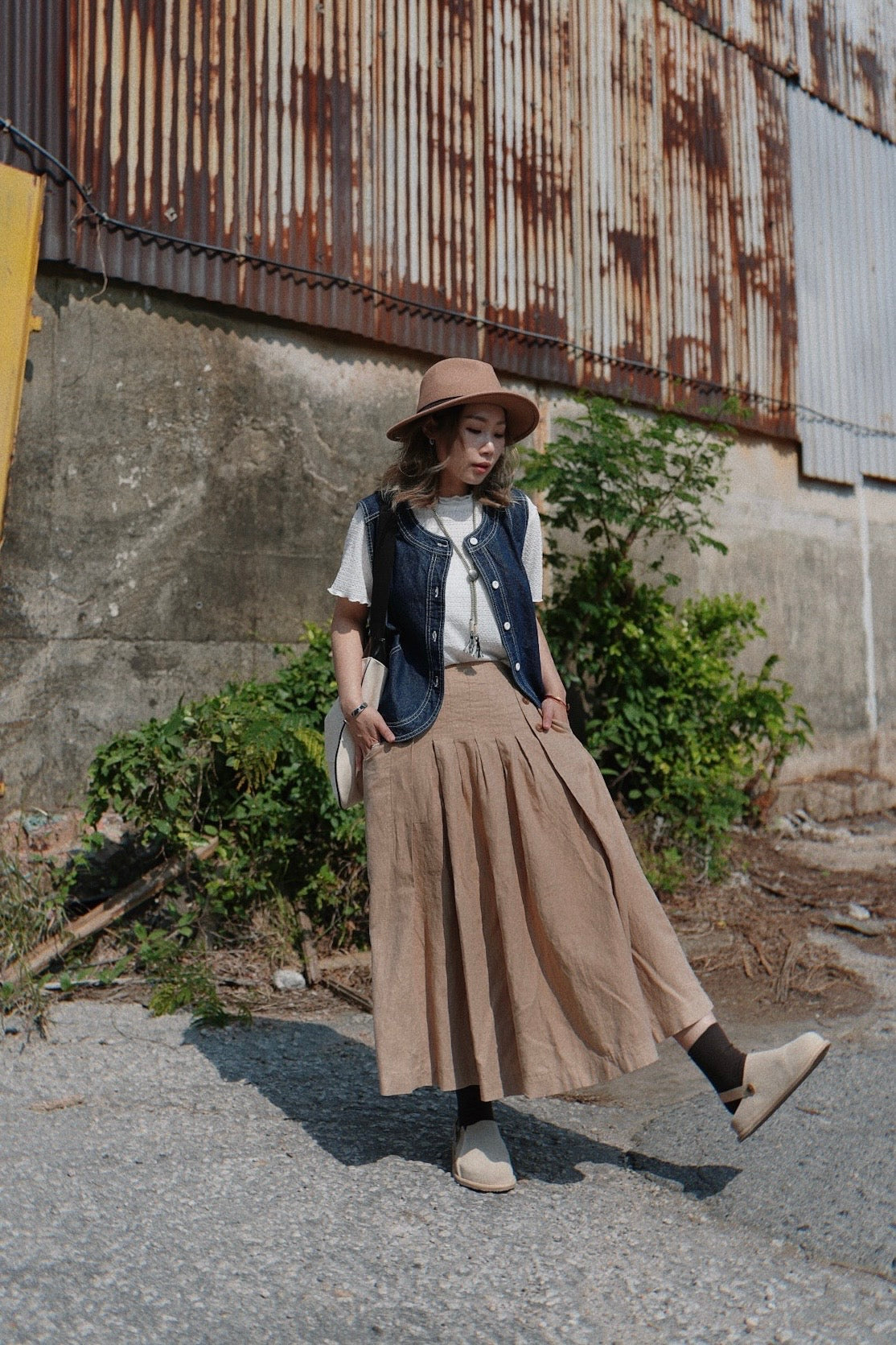 CA685 ROUND NECK DENIM VEST