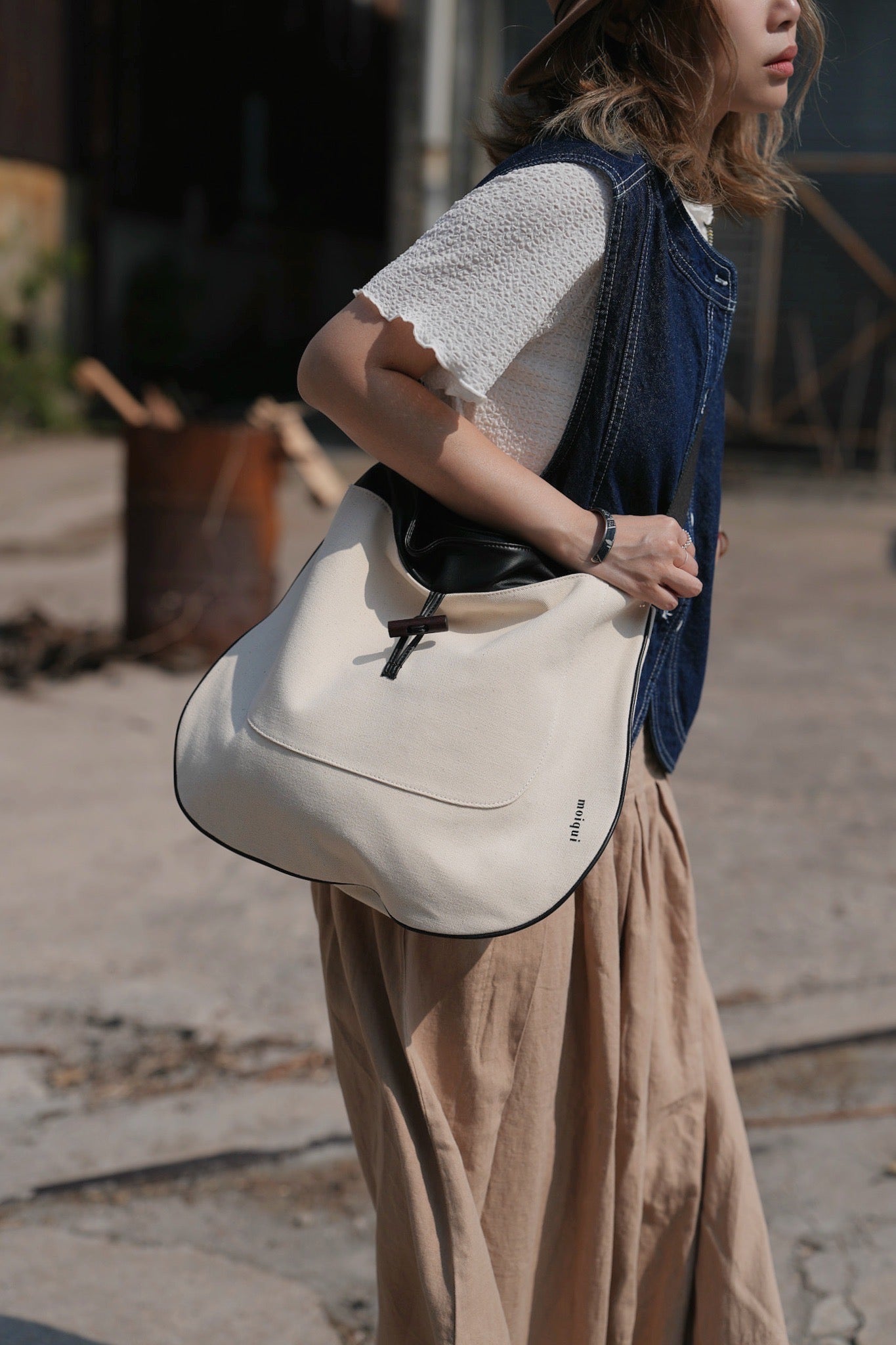 MZ636 MOIQUI LEATHER HOBO BAG