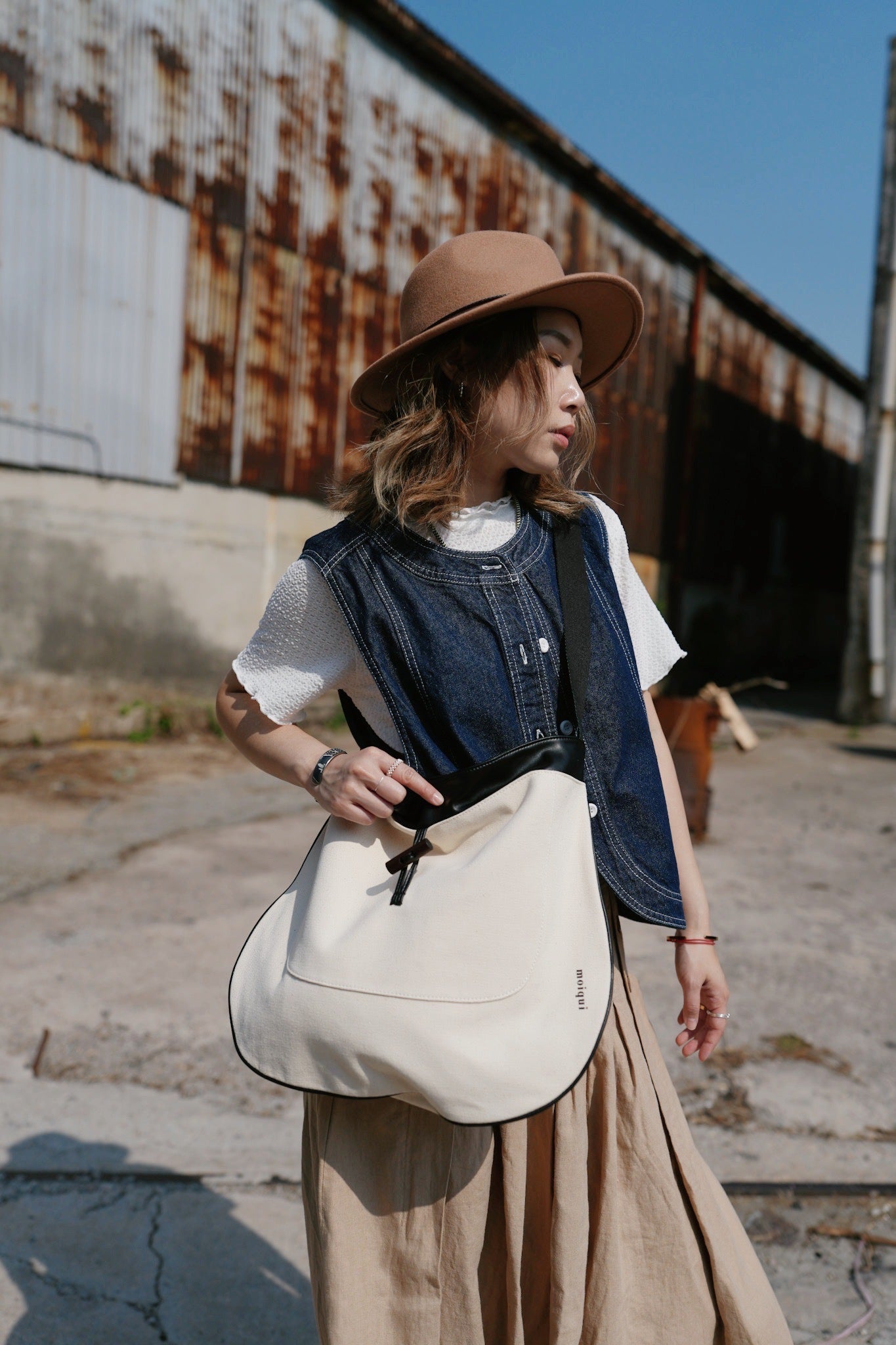 MZ636 MOIQUI LEATHER HOBO BAG