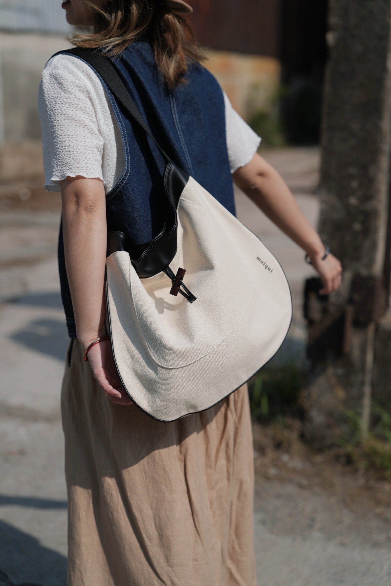 MZ636 MOIQUI LEATHER HOBO BAG
