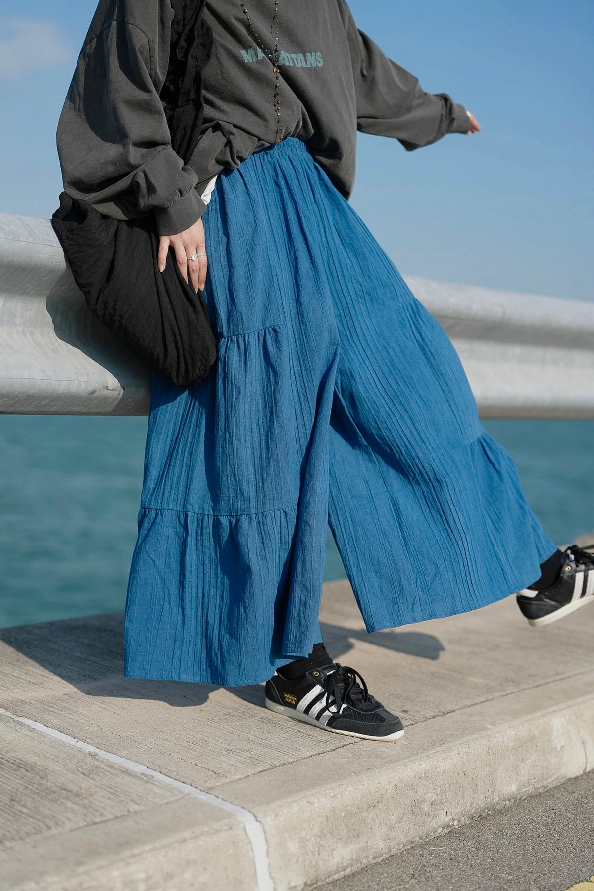 NA496 INDIGO RELAXED CRINKLE WIDE PANTS