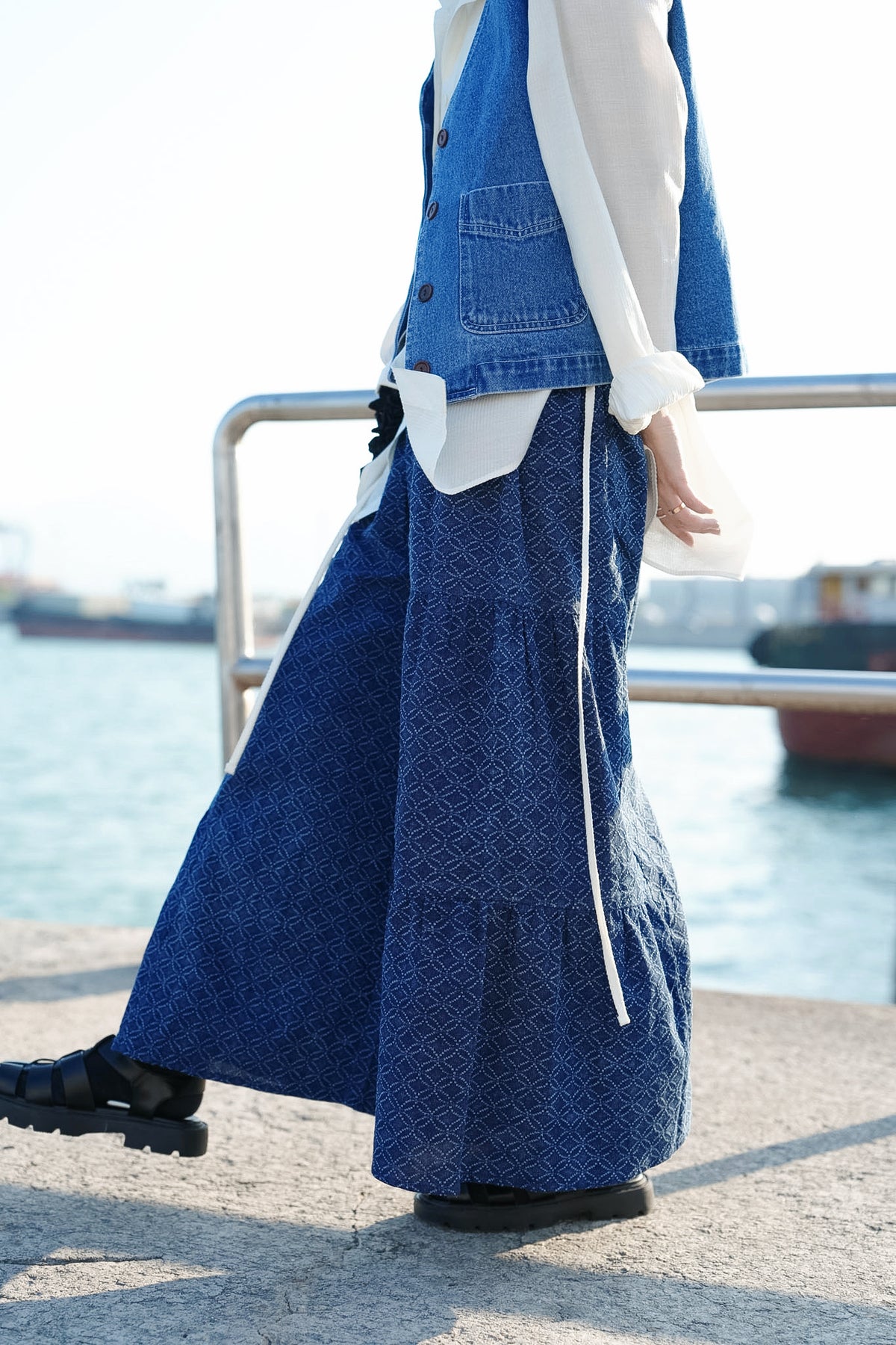 NA496 INDIGO RELAXED CRINKLE WIDE PANTS