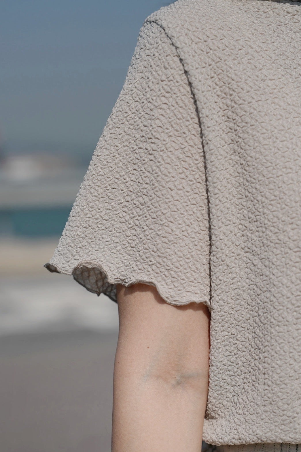 CA687 CRINKLE RUFFLE TOP【 2件減-$20, 4件減-$50 】
