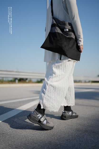MZ544 Contrasted Suede Tote