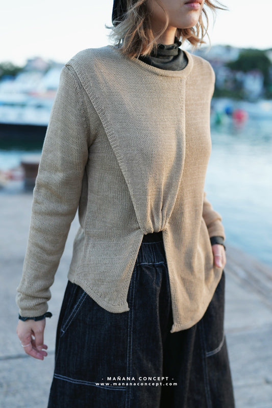 MZ562 CROSS FRONT KNIT TOP