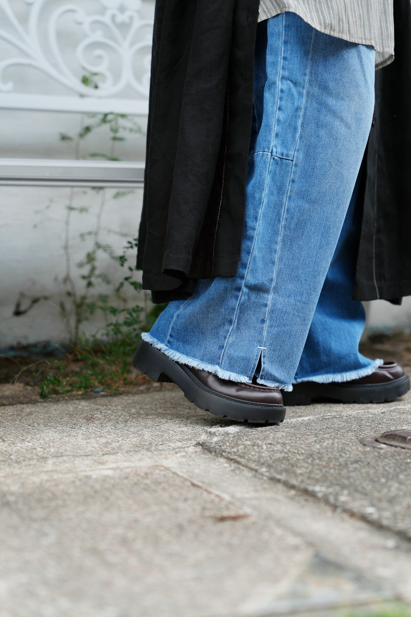 CA908 WASHED DENIM JEANS WITH BELT