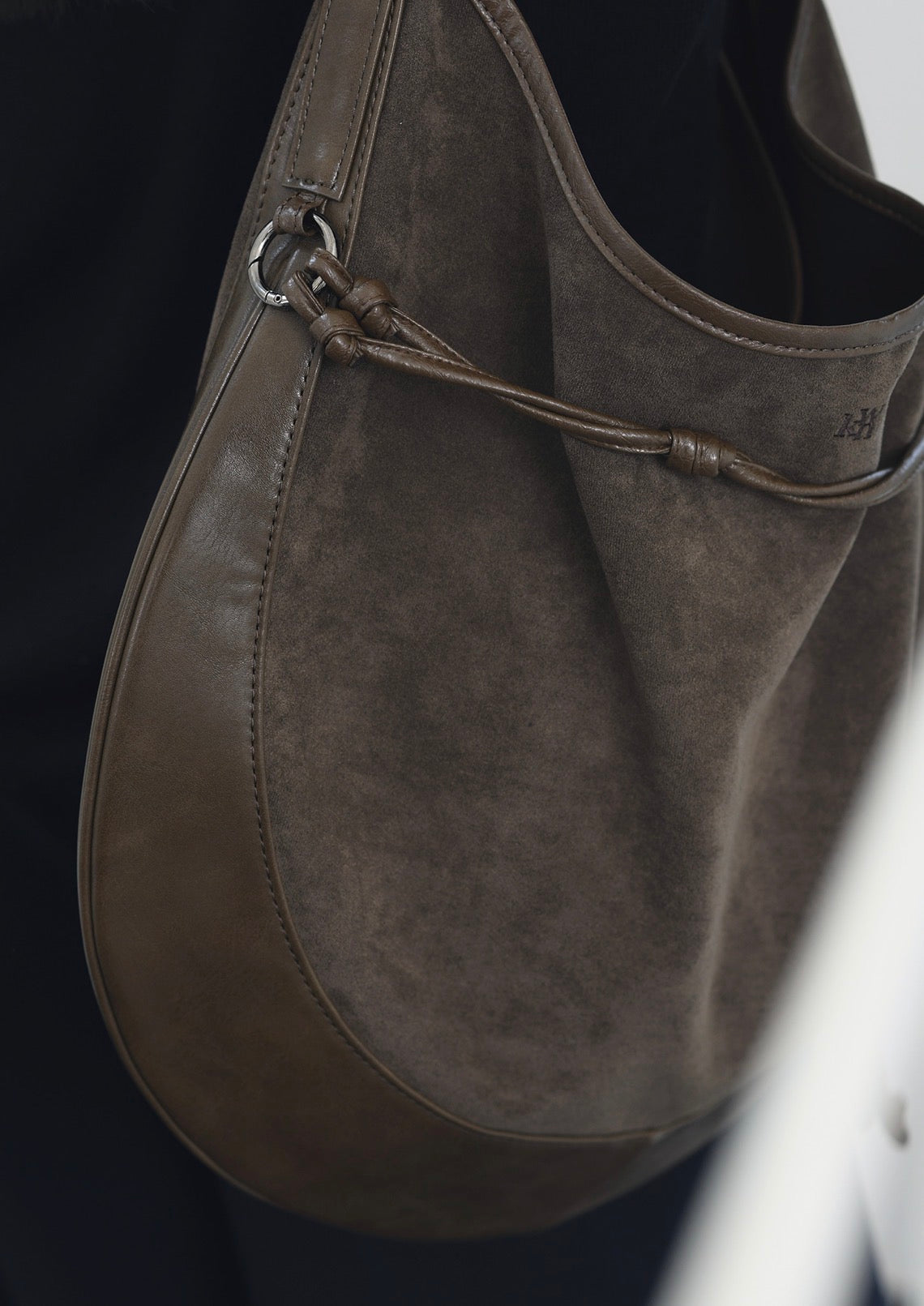 MZ899 CURVEE HOBO SUEDE BAG