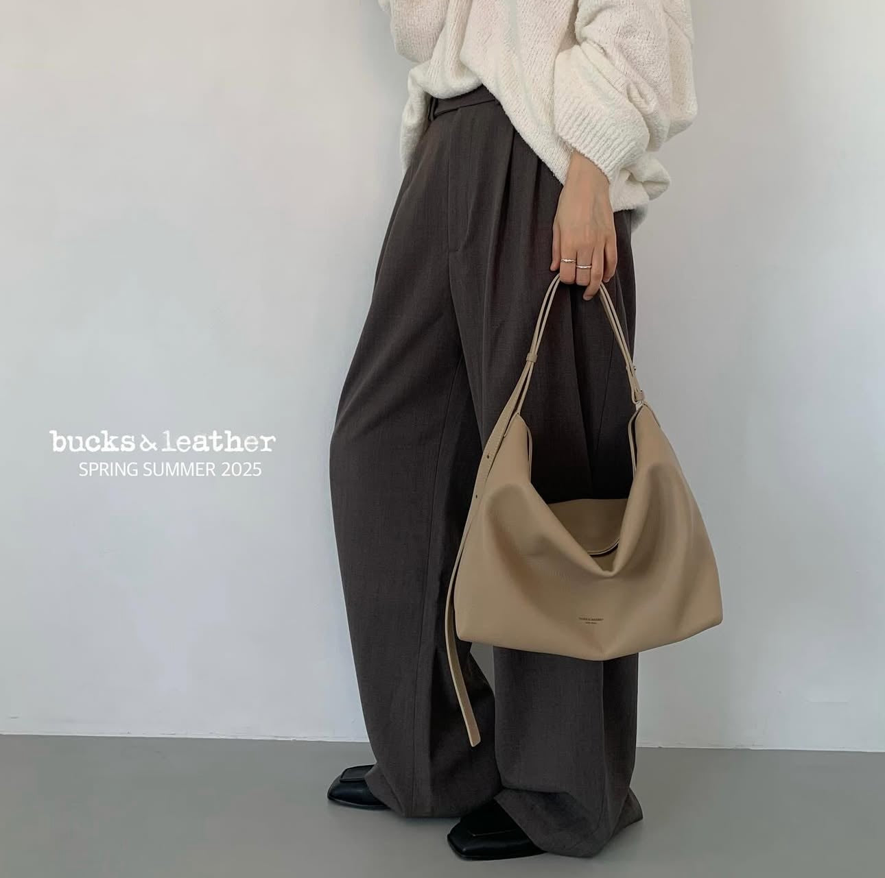 MZ712 BUCKS & LEATHER HOBO BAG