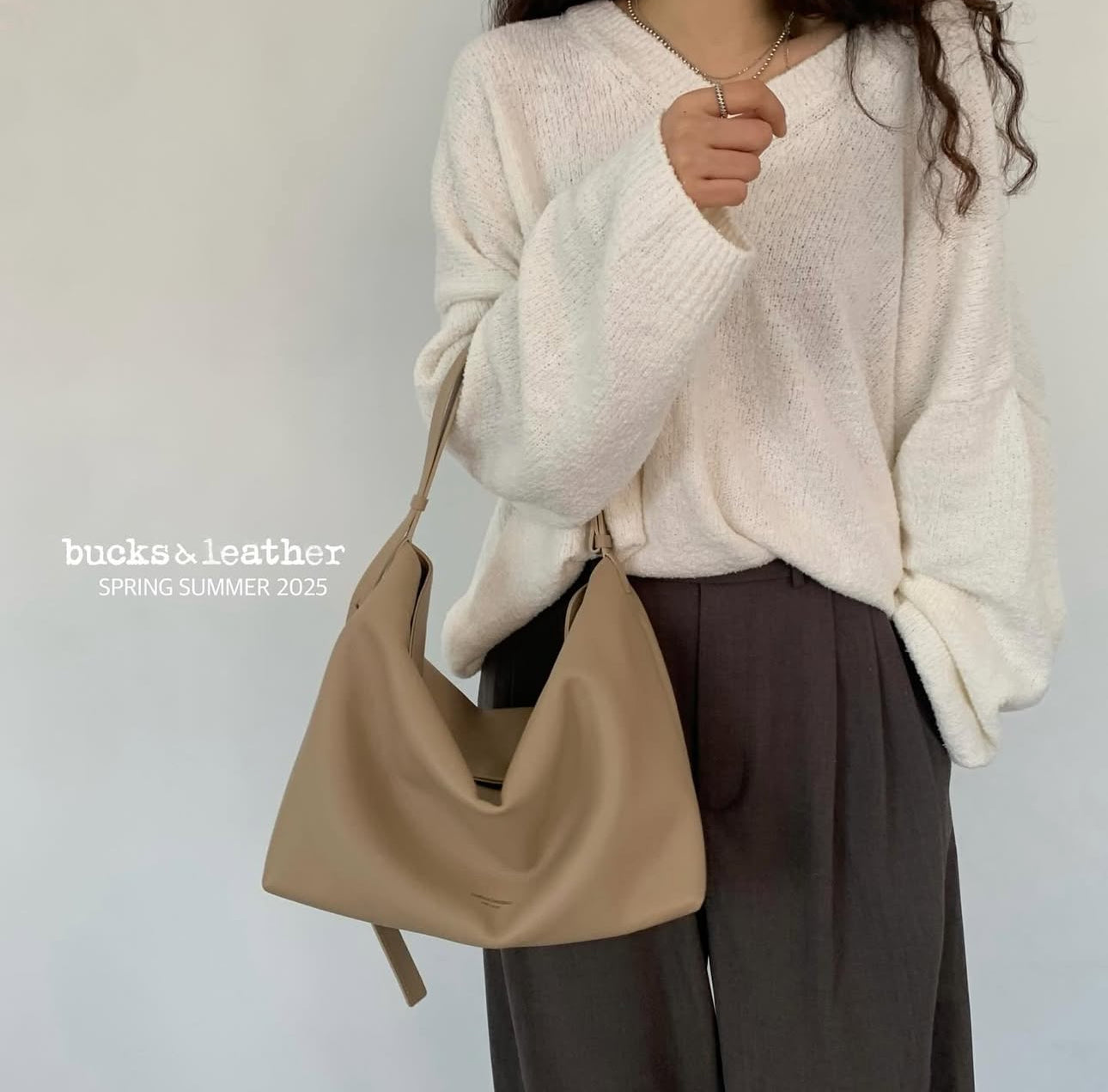 MZ712 BUCKS & LEATHER HOBO BAG