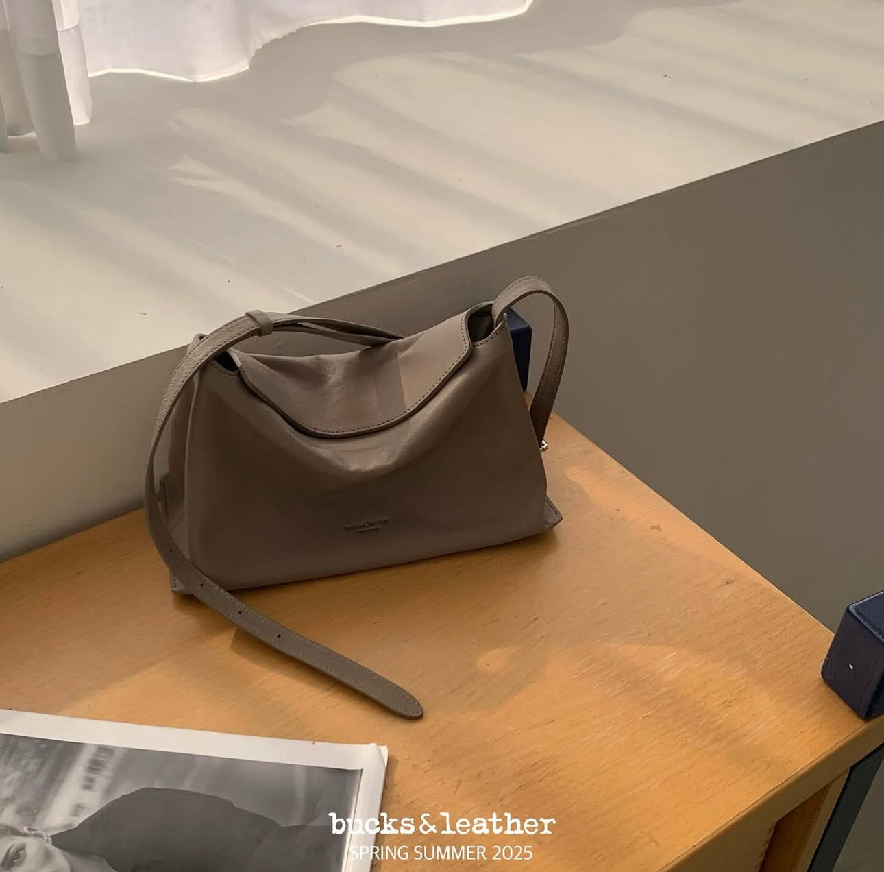 MZ712 BUCKS & LEATHER HOBO BAG