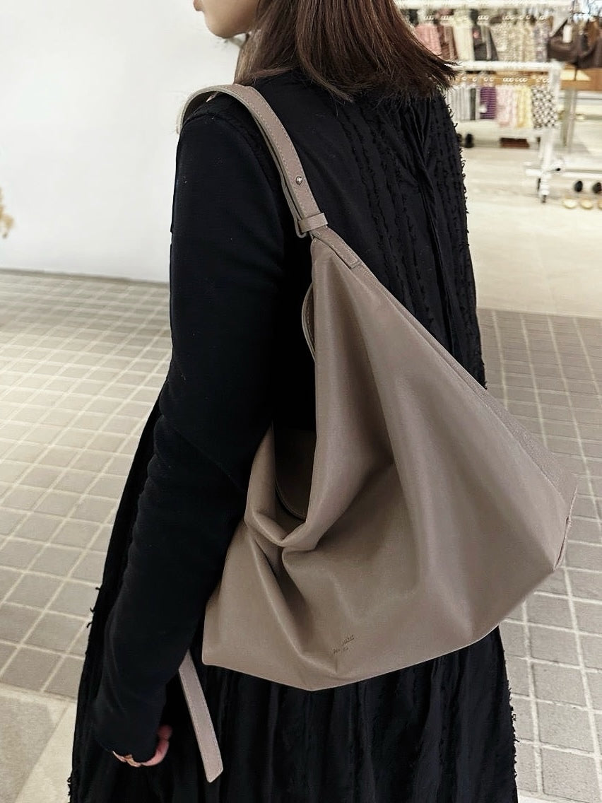 MZ712 BUCKS & LEATHER HOBO BAG